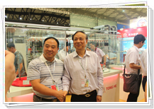 2013年上海紡機展紗線網總編王果剛蒞臨同和公司展位參觀
